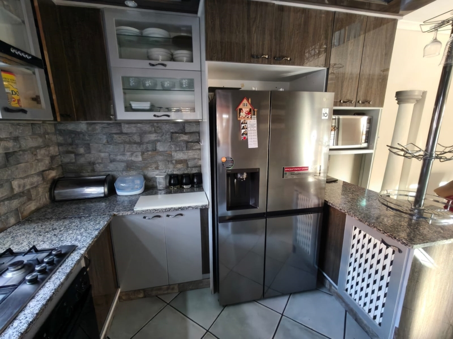 3 Bedroom Property for Sale in Safari Gardens North West